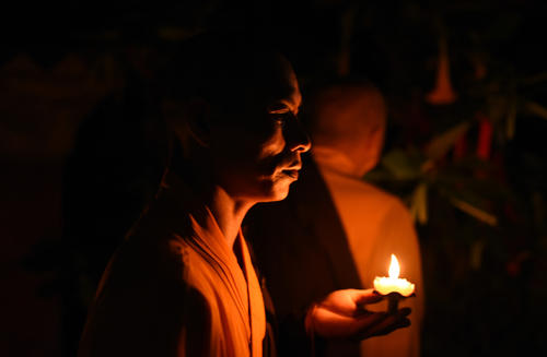 佛前供燈，改變了我的命運