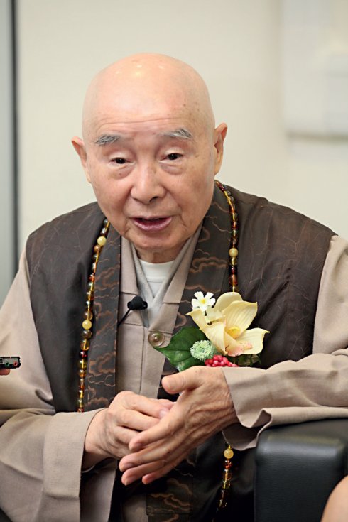 《明報月刊》專訪凈土法門法師：弘揚中華文化可以救世界