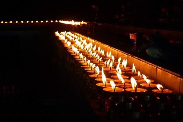 供燈千篇文六十五：供燈現象