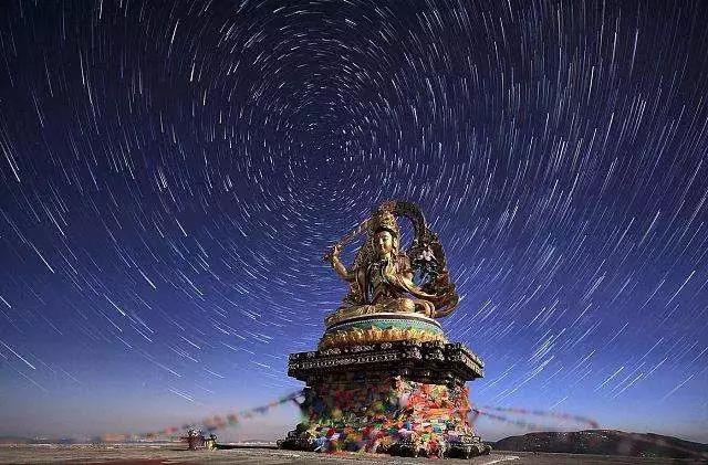 拜佛能消除業障，開發潛能