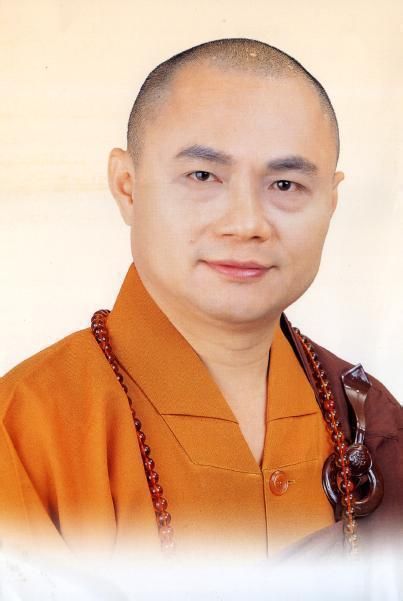 慧律法師：老法師大量地印製經典、講經，成為台灣有名的講經法師，了不起！