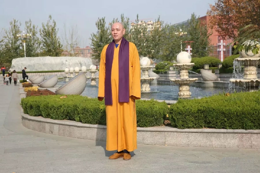 宏圓法師：一稱超十地，六字括三乘