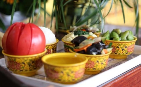 善愛比丘尼至誠供佛齋僧，證得阿羅漢果