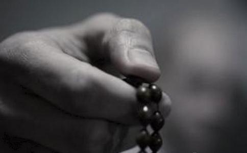 初學佛的人怎樣用念珠念佛？使用念珠的注意事項