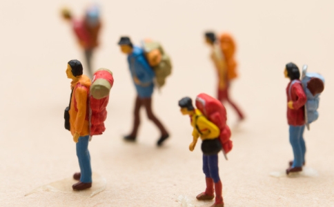 人生就是一場旅行，輕裝上陣和負重前行，看你怎麼選