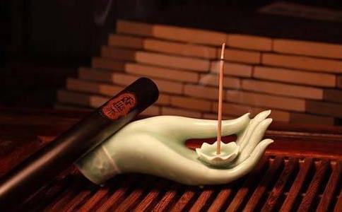 窮畫師將工錢全數布施於福會，竟意外獲得鞍馬華服