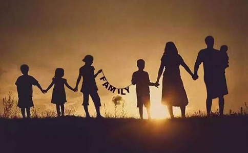 父母恩情大於天！