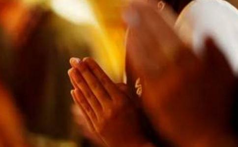 佛弟子稱呼在家女居士為「師姐」，是否正確？