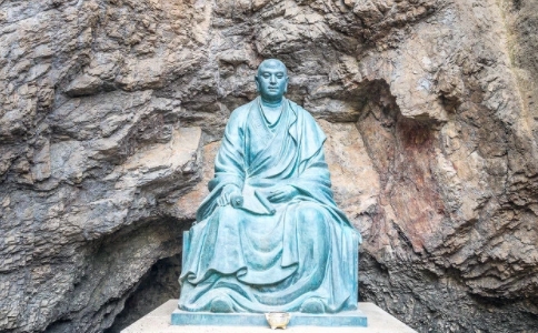 慧能詩偈「菩提本無樹，明鏡亦非台」的意思