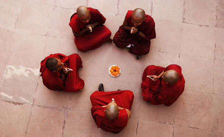 貪僧團財物自用 成肉團餓鬼受苦