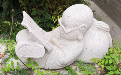 誦經可以在卧室里誦嗎?能躺著誦經嗎?