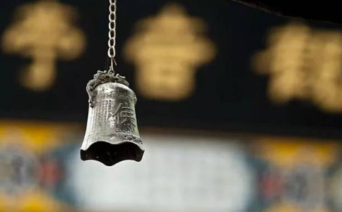 在家居士如何在生活中徹底放下自我？