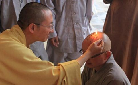 和尚為什麼要剃光頭點「點」？