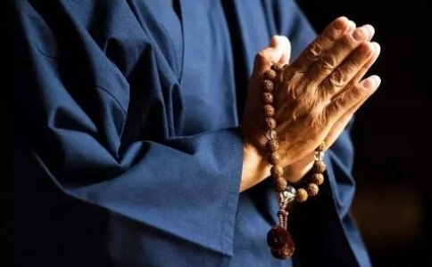 佛弟子應該怎麼看待手機？學佛修行時要放下手機嗎？