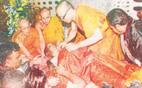 泰國高僧90歲圓寂 火化肉身完好無損