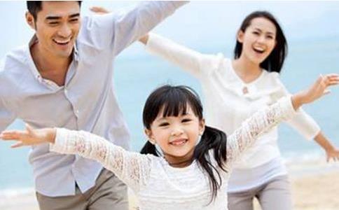 成為坐在路邊鼓掌的人