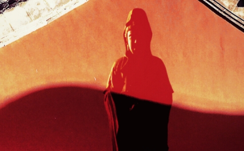 反穿棉襖、倒穿鞋的觀世音菩薩