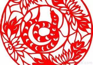 仁愛不殺，感赤蛇托夢報恩