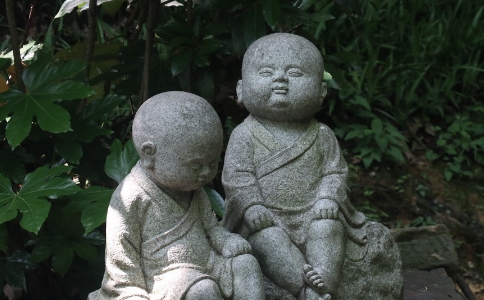 母親喜歡議論別人是非，該如何應對？