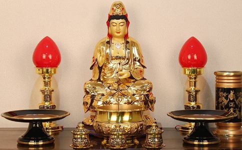 在家居士可以清理供佛的香爐嗎?