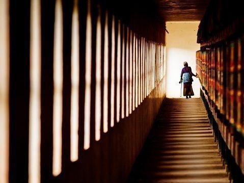 母音老人：如何消除貪嗔痴慢疑