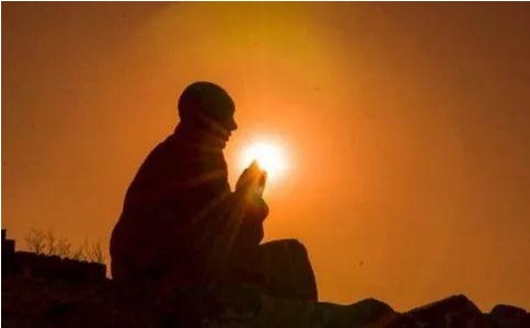 居士應該如何恭敬出家人？