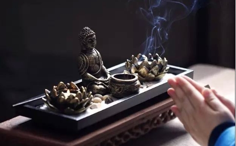 在家居士如何發出離心？