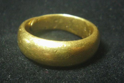 不近女色財心未斷，廿年苦修一朝喪盡